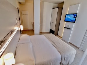 Minibar, in-room safe, free WiFi, bed sheets