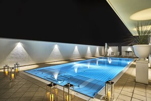 Outdoor pool, sun loungers