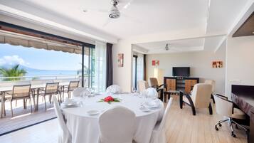 3 Bedroom Apartment with Ocean View | Living area