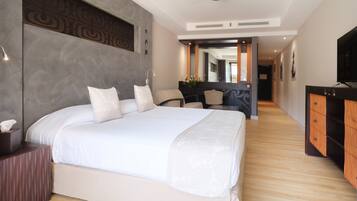 Premium bedding, in-room safe, desk, blackout drapes