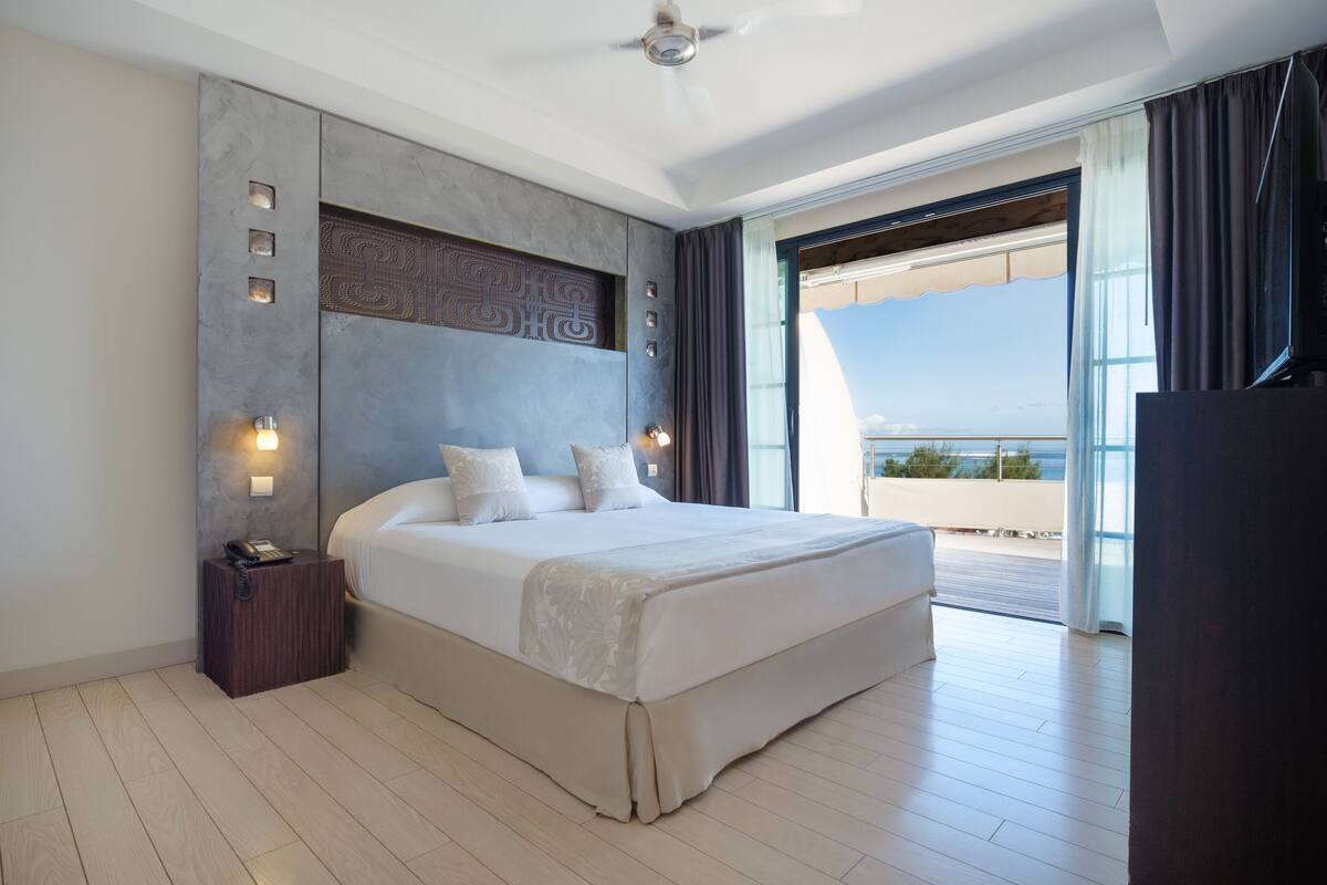 อพาร์ทเมนท์, 1 ห้องนอน, วิวทะเล | เครื่องนอนระดับพรีเมียม, ตู้นิรภัยในห้องพัก, โต๊ะทำงาน, ผ้าม่านกันแสง