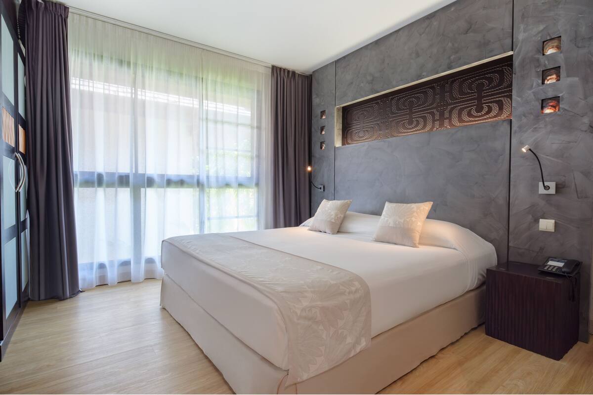 ocean view suite | 3 bedrooms, premium bedding, in-room safe, desk