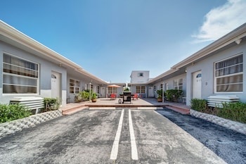 Courtyard view at Hollywood Beach Hotels