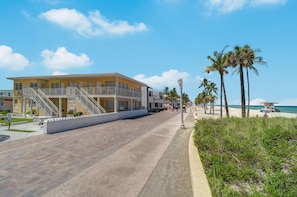 On the beach - Hollywood Beach Hotels (Hollywood)