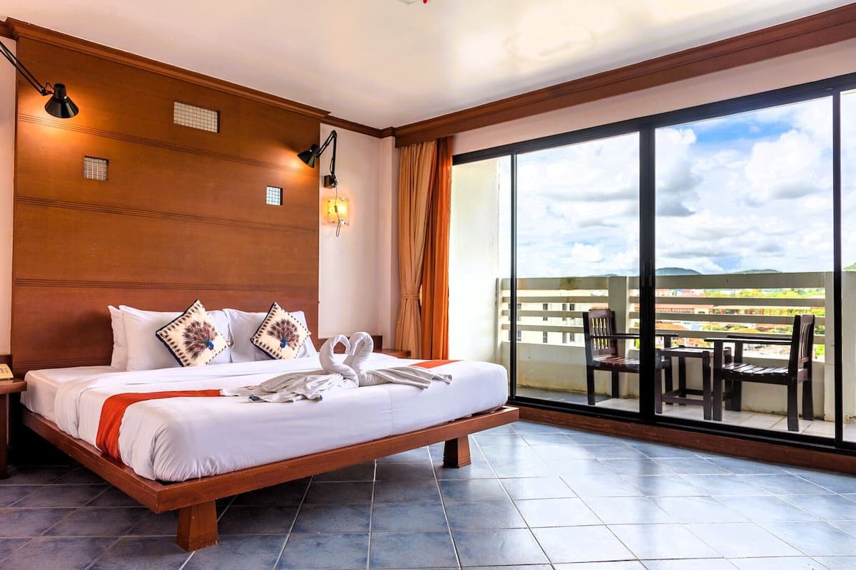 Phòng đôi Premier | Minibar, két bảo mật tại phòng, bàn