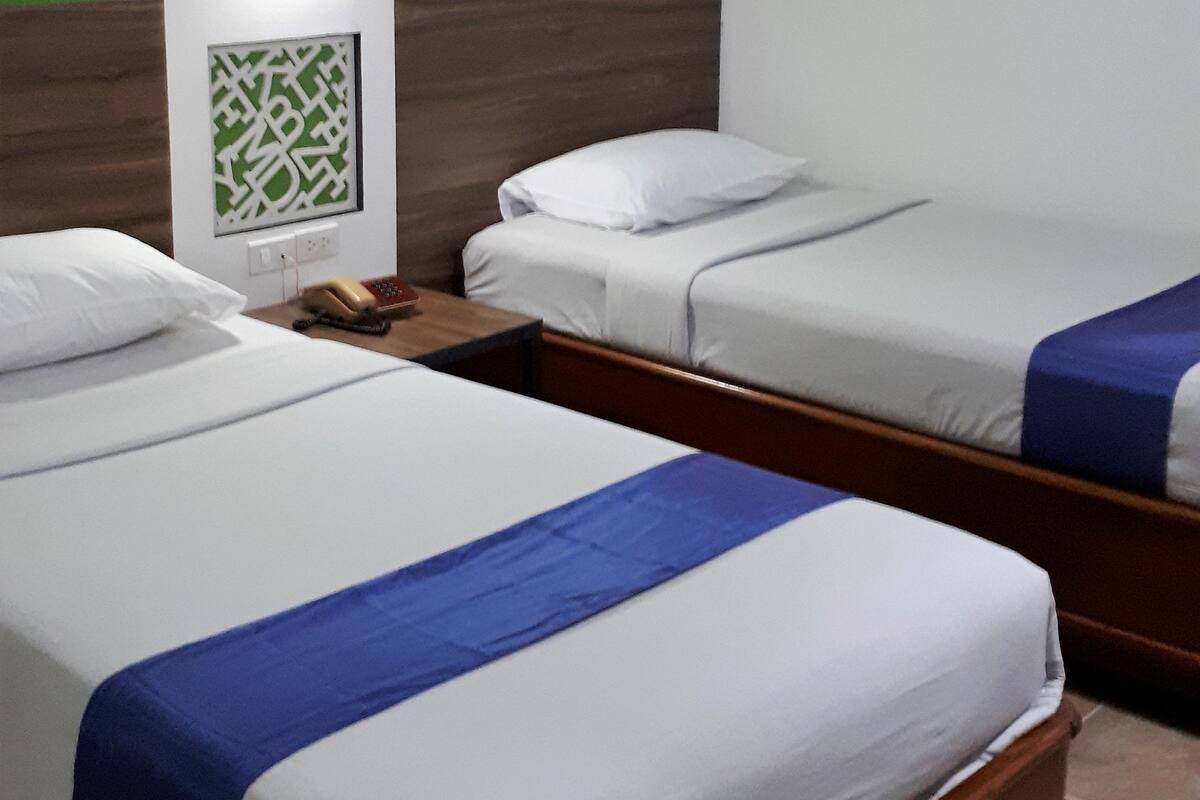 Premier Room | Minibar, in-room safe, desk, WiFi (free)