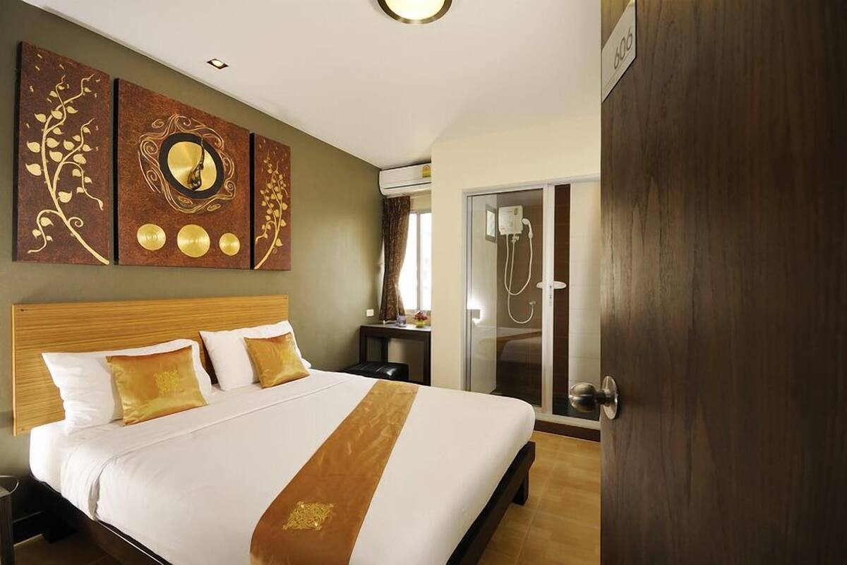 Minibar, in-room safe, desk, blackout drapes