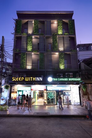 Front of property - Sleep With Inn (Bangkok)