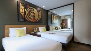 A hotel room with two beds, a wooden headboard, a large mirror, and artwork on the wall. - Sleep With Inn (Bangkok)
