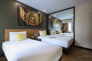 Minibar, in-room safe, desk, blackout drapes - Sleep With Inn (Bangkok)