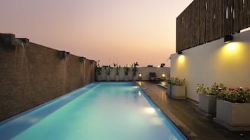 Outdoor pool, open 9 AM to 8 PM, pool loungers