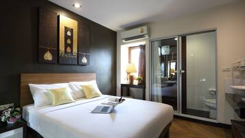 Deluxe Double Room | Minibar, in-room safe, desk, blackout curtains