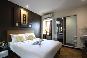Deluxe Double Room | Minibar, in-room safe, desk, blackout curtains - Sleep With Inn (Bangkok)
