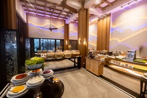 Desayuno buffet todos los días (con cargo)