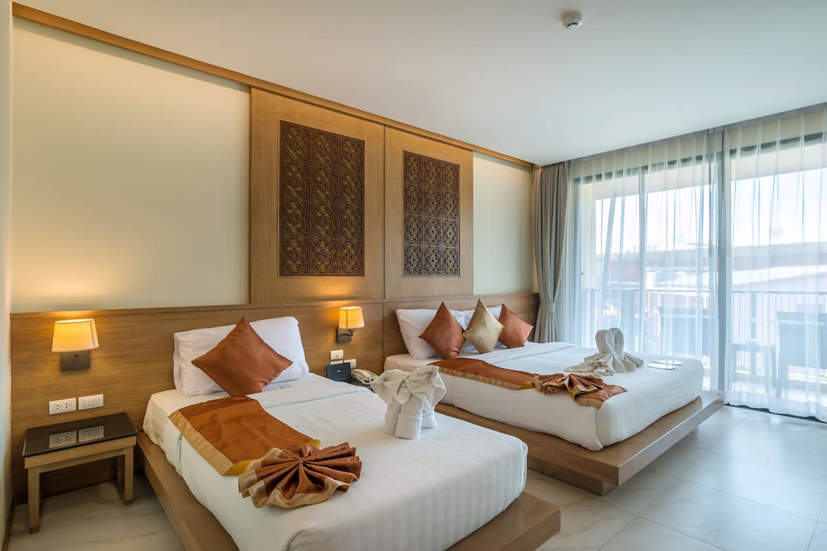 Triple Fantasy Family Room | Bar mini, peti besi dalam bilik, Wi-fi percuma, cadar katil