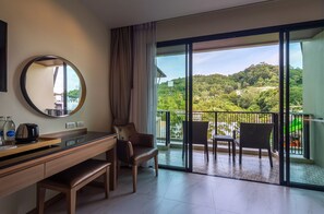Minibar, caja de seguridad en la habitación, wifi gratis y ropa de cama 