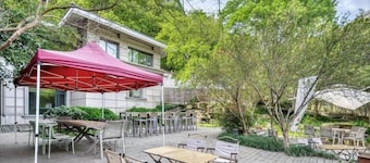 West Lake Hillview International Hotel