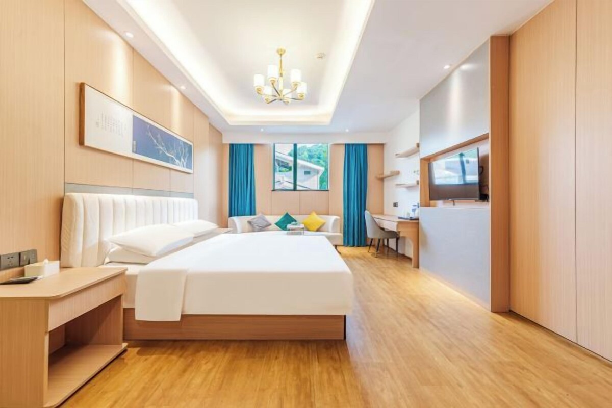 Minibar, màn/rèm cản sáng, nôi/giường cho trẻ sơ sinh 
