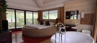 West Lake Hillview International Hotel