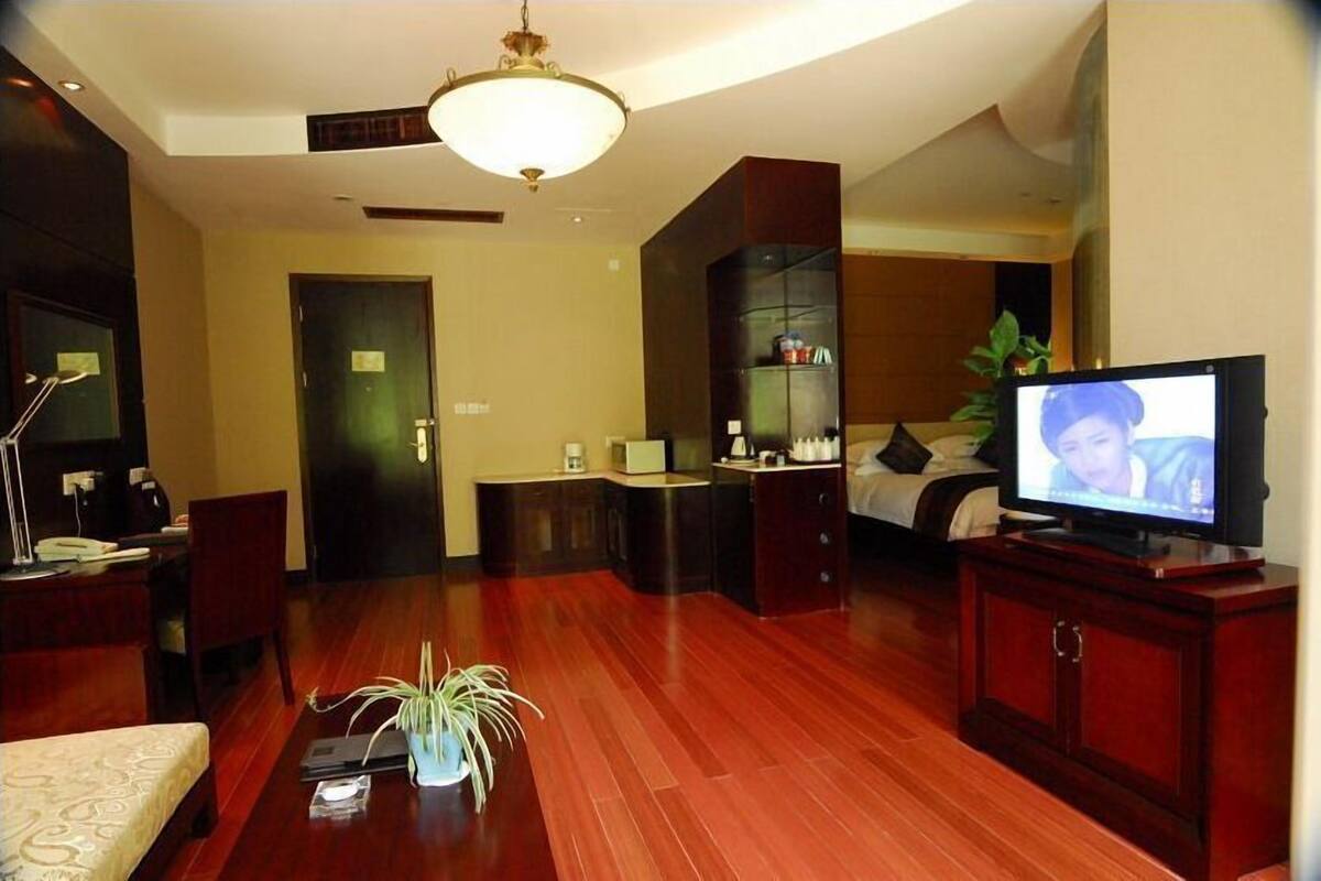 Royal Suite | Living area | LCD TV
