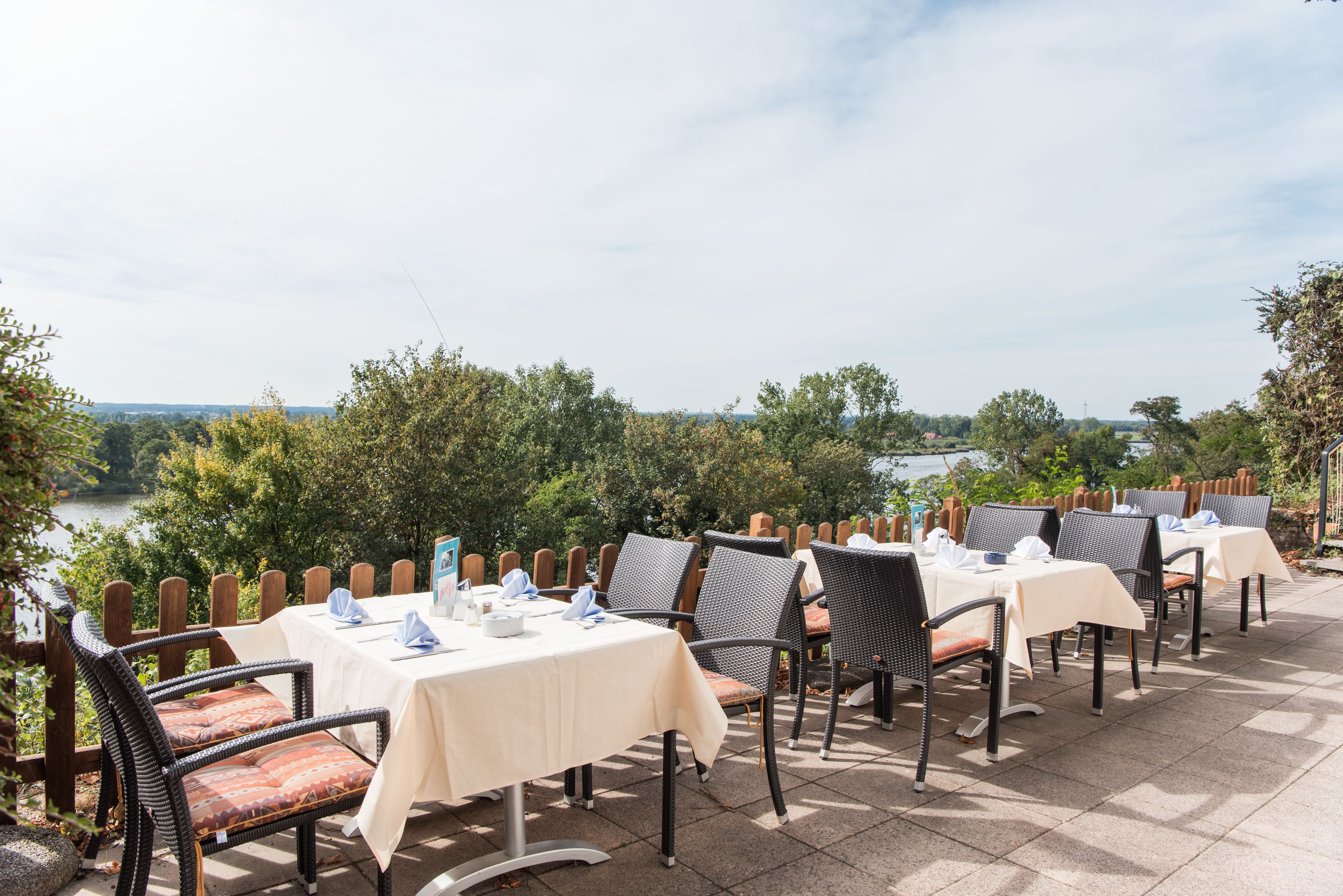 Se sirven desayunos, almuerzos, cenas y cocina alemana 