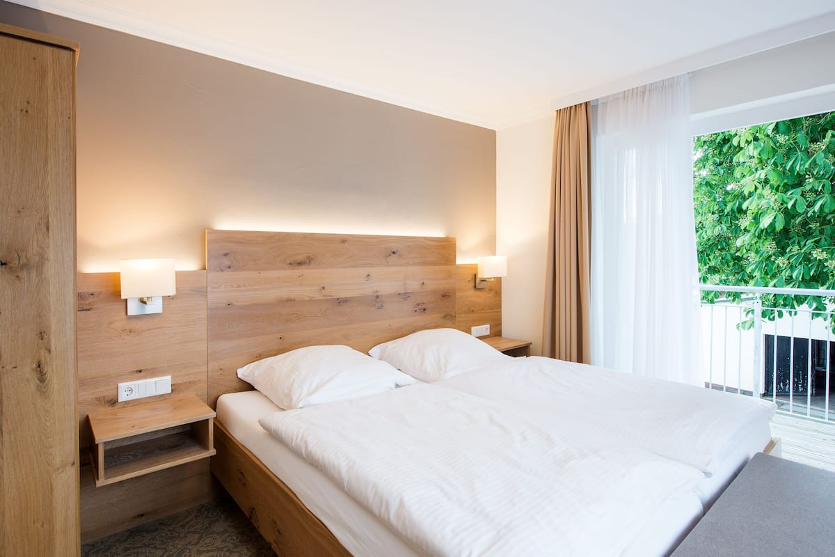 Free cots/infant beds, rollaway beds, free WiFi