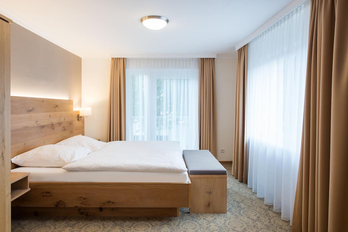 Free cots/infant beds, rollaway beds, free WiFi