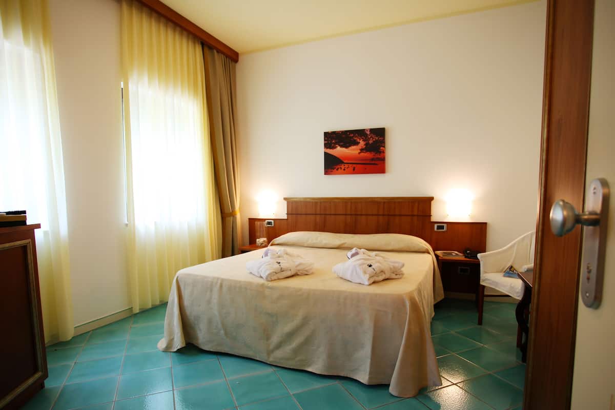 Standard Double Room | 1 bedroom, premium bedding, pillow-top beds, minibar