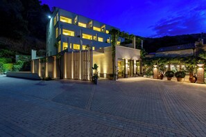 Front of property - Hotel La Torre (Centola)