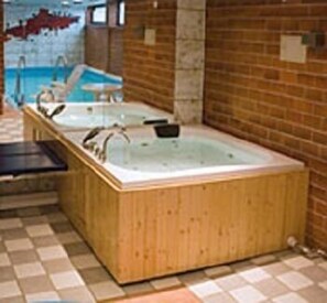 Indoor spa tub