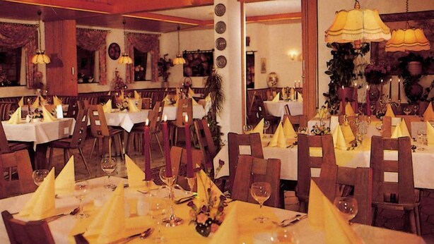 Breakfast, lunch and dinner served - Wellness- und Spa Hotel Jöckel (Freiensteinau)