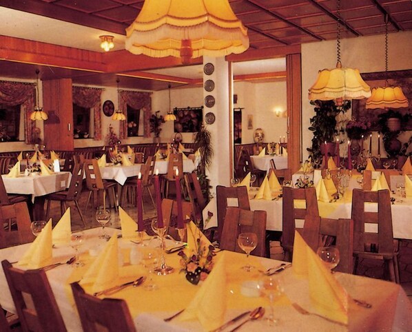 Breakfast, lunch, dinner served; German cuisine - Wellness- und Spa Hotel Jöckel (Freiensteinau)