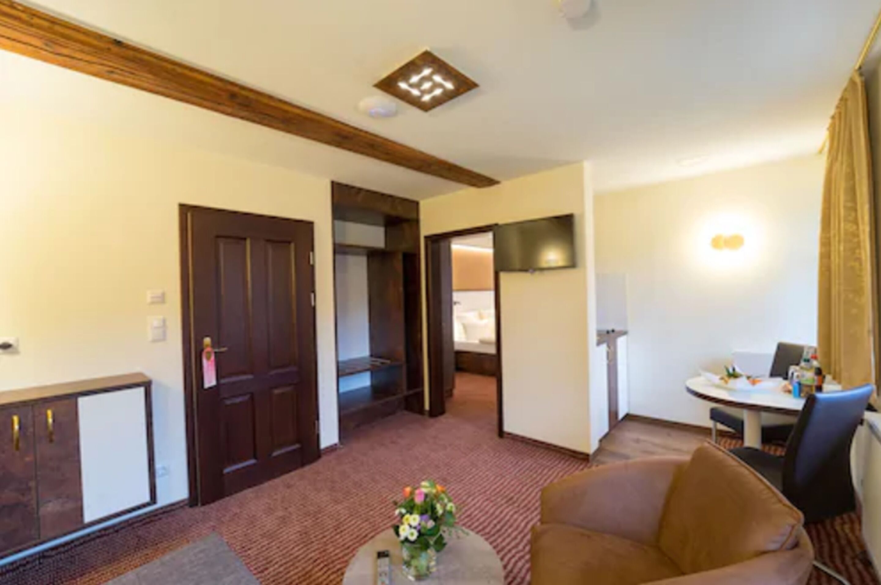 basic suite | living area | tv