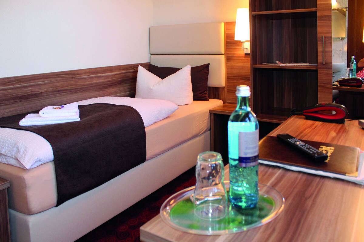 premium single room | hypo-allergenic bedding, desk, laptop workspace, travel cot