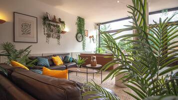 Petit déjeuner et dßner servis sur place