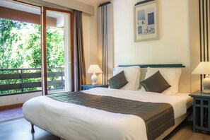 Classic Double Room | Desk, blackout drapes, soundproofing, free WiFi - Garden & City Capvern-les-Bains (Capvern)