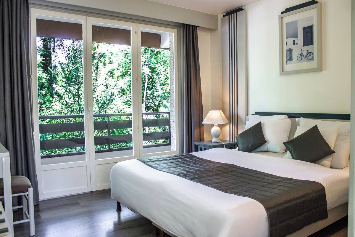 Superior Double Room | Desk, blackout drapes, soundproofing, WiFi (free)
