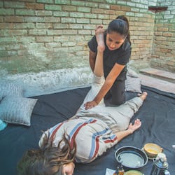 전신 트리트먼트, 아로마테라피, 핫스톤 마사지, 딥티슈 마사지, 스포츠 마사지, 아유르베다 트리트먼트