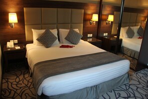 Minibar, Zimmersafe, schallisolierte Zimmer, BĂŒgeleisen/BĂŒgelbrett