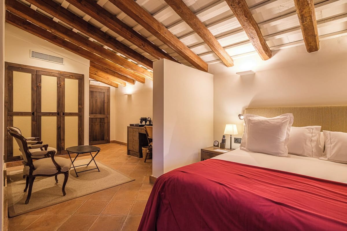 Special Gastronomic Pack Room | 1 bedroom, minibar, in-room safe, desk