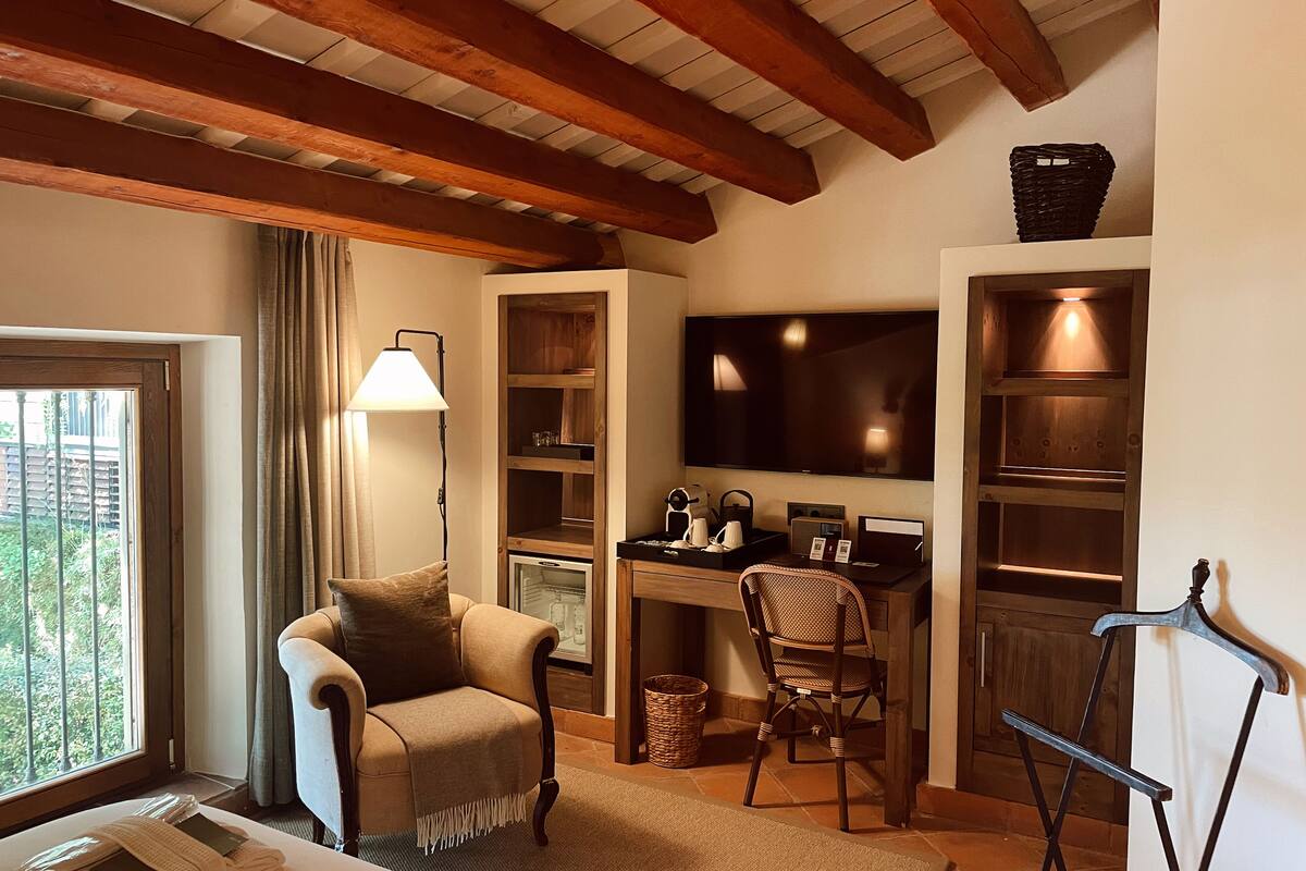 confort | 1 bedroom, minibar, in-room safe, desk