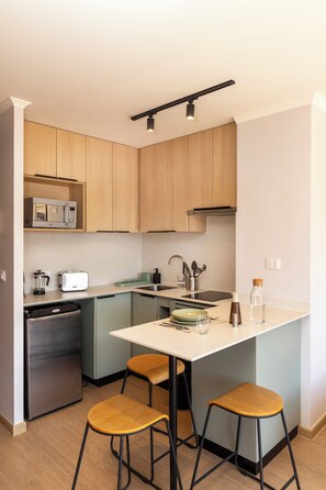 Mini-fridge, microwave, oven, stovetop