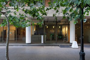 Exterior detail - RQ Providencia (Santiago)