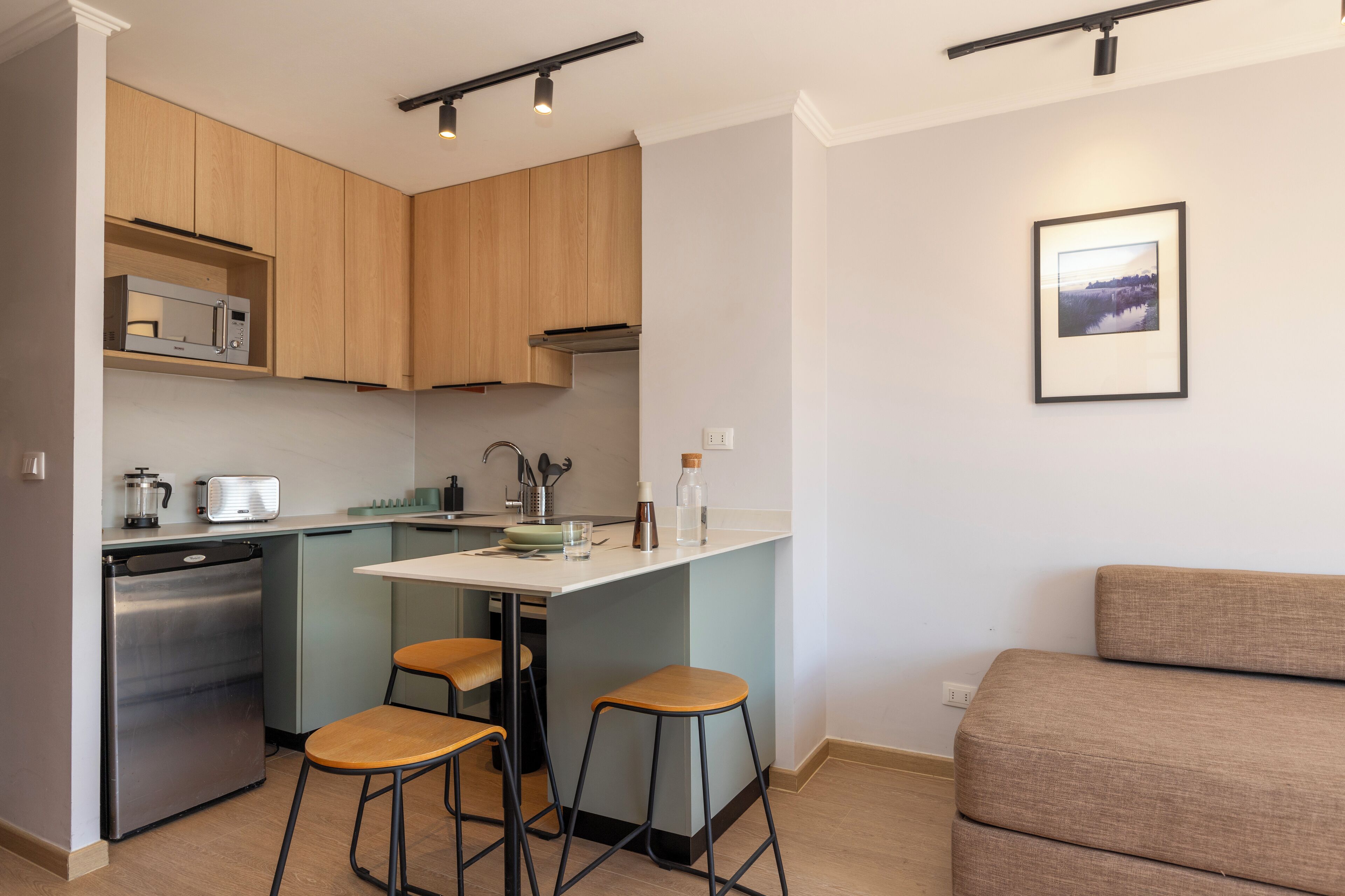 高档床上用品、笔记本电脑工作区、免费 WiFi、床单