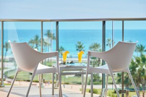 Minibar, in-room safe, desk, free WiFi