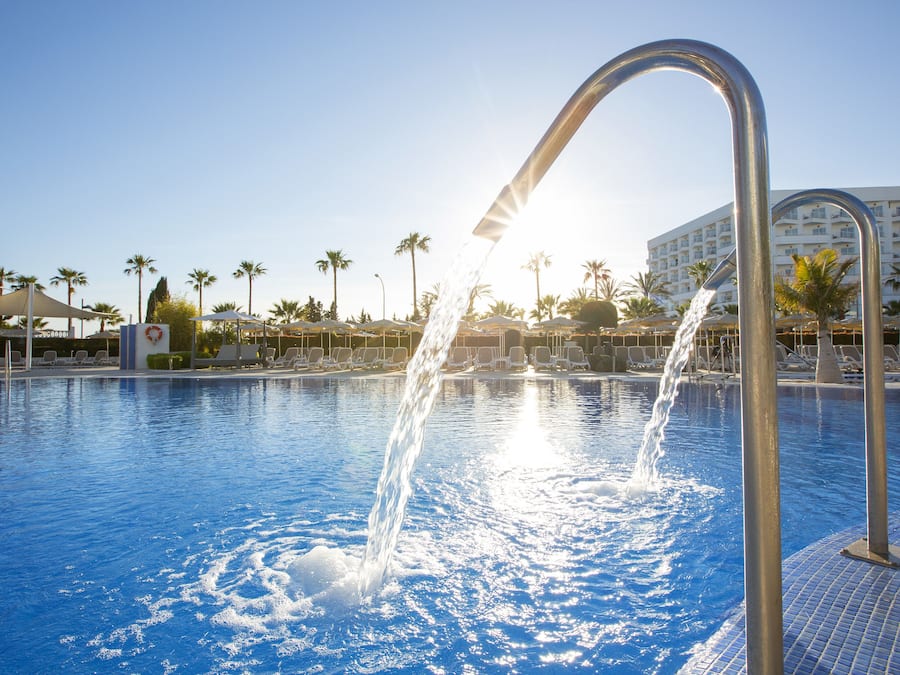 Innendørsbasseng og utendørsbasseng