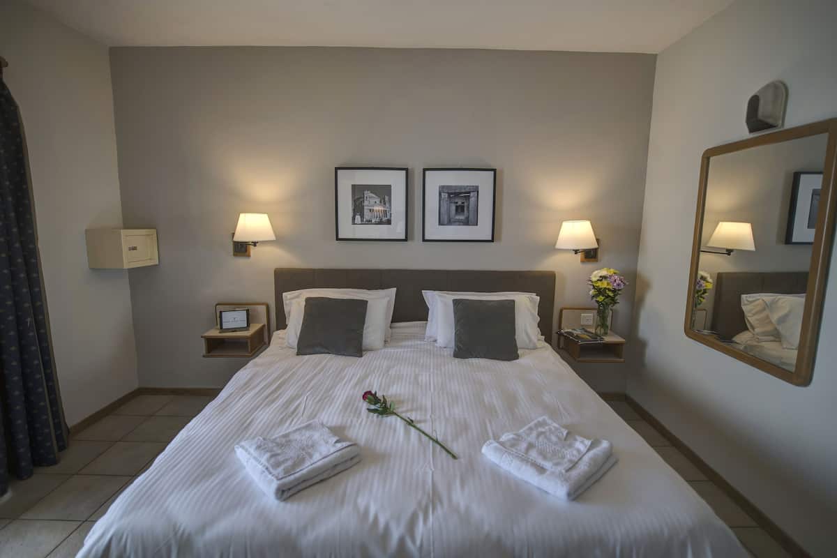 In-room safe, blackout curtains, free WiFi, bed sheets