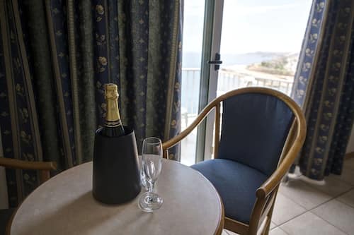 Double / Twin Sea View | Coffres-forts dans les chambres, rideaux occultants, Wi-Fi gratuit