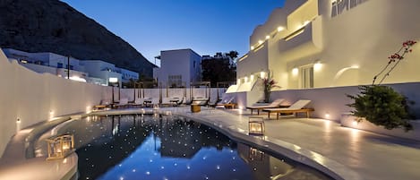 Superior Room | Indoor/outdoor pool | Indoor pool, 2 outdoor pools, pool umbrellas, sun loungers