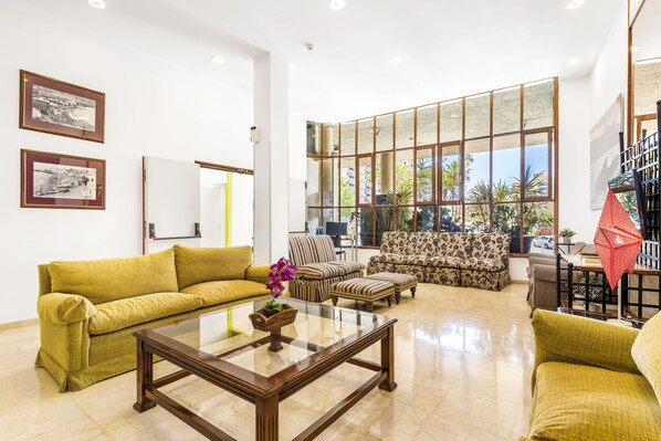 Khu tiếp khách ở sảnh